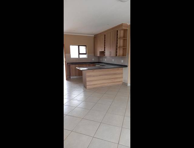 3 BEDROOM TOWNHOUSE FOR SALE IN RIVERSDALE